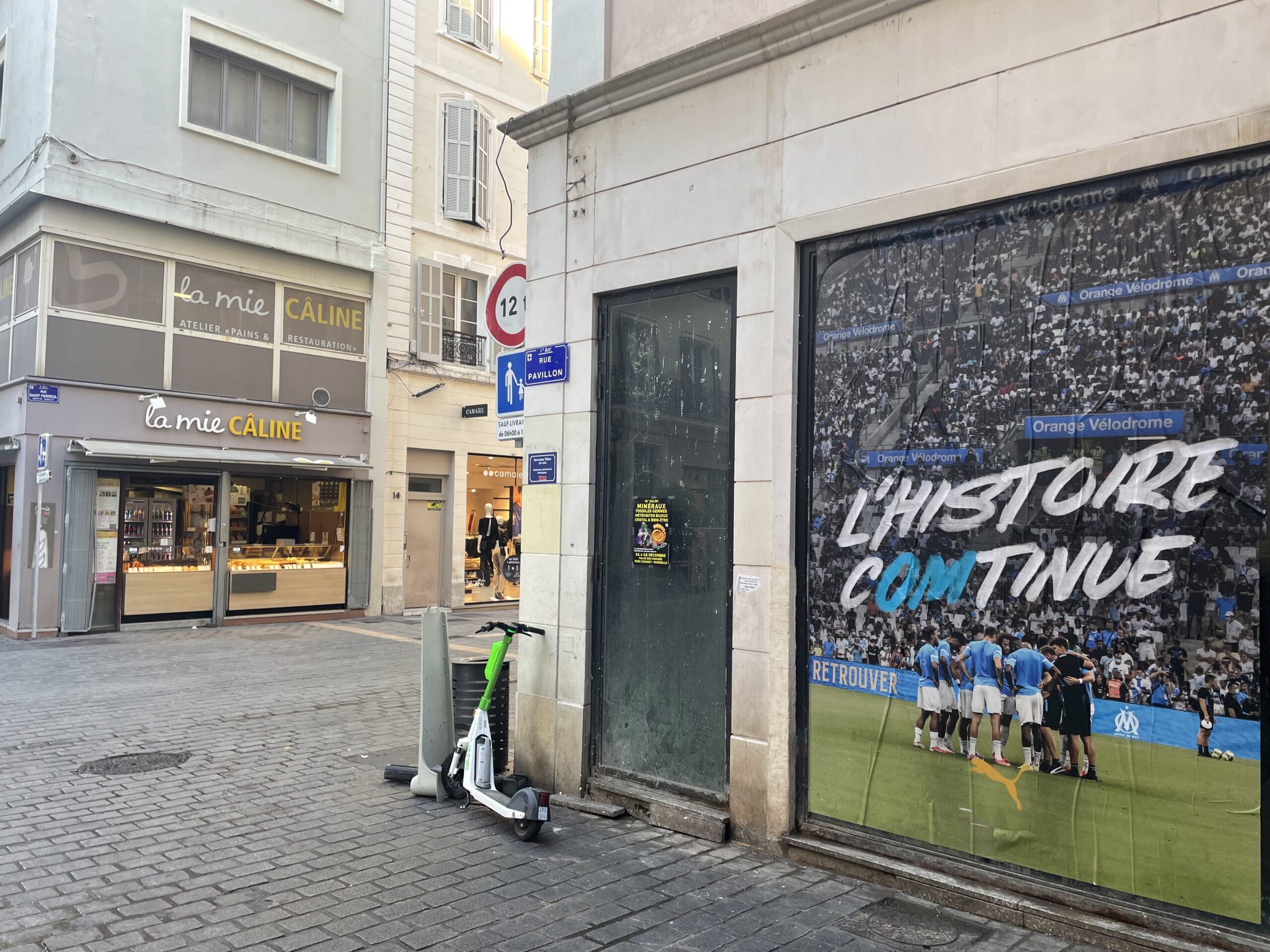 puma-et-olympique-de-marseille-campagne-affichage-libre-et-sauvage-a-marseille-affichage-urbain-tapage-medias-2