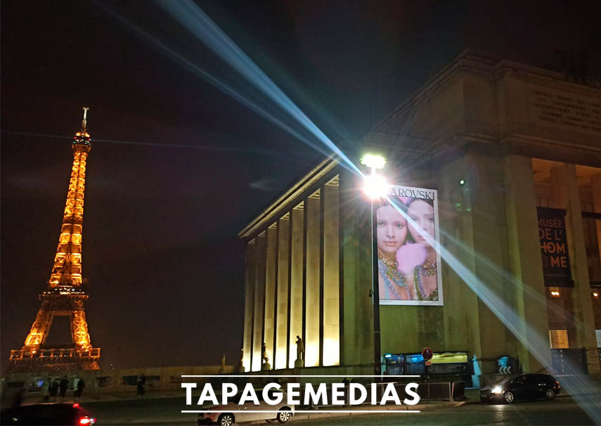 swarovski-bijoux-luxe-publicite-projection-grand-format-guerilla-marketing-paris-tour-eiffel-tapage-medias