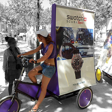 swatch-montre-campagne-velo-publicitaire-hotesse-affichage-mobile-street-marketing-tapage-medias