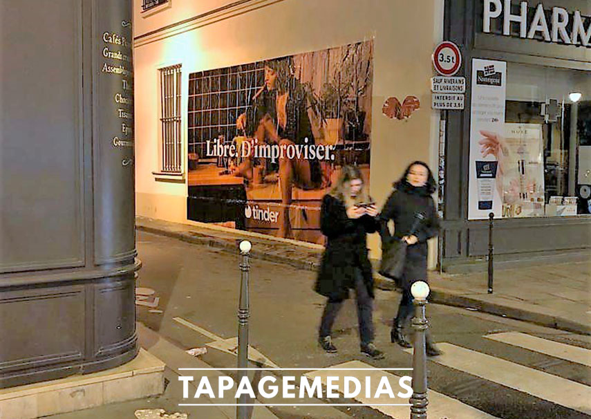 tinder-application-de-rencontre-affichage-sauvage-grand-format-guerilla-marketing-tapage-medias