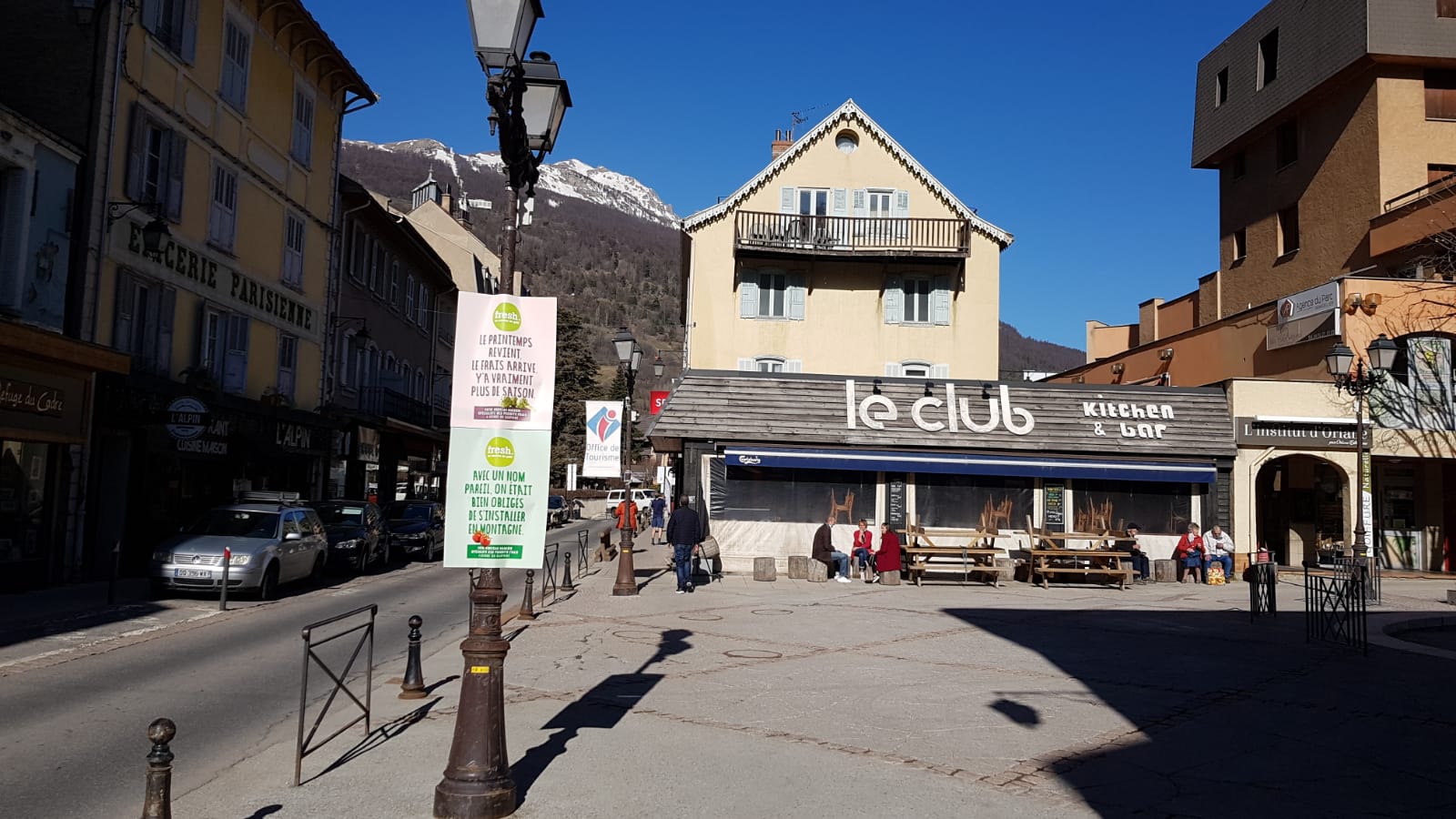 Fresh-affichage-board-tapage-medias-street-guerilla-marketing-campagne-publicitaire-briancon