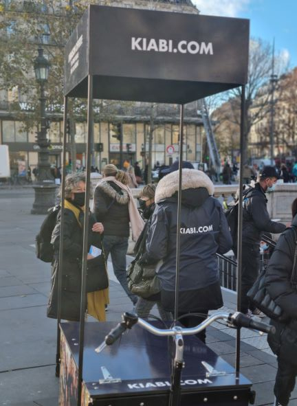 Kiabi-triporteur-velo-tapage-medias-guerilla-marketing