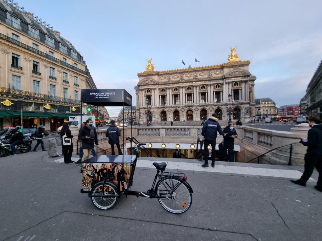 kiabi-triporteur-velo-tapage-medias-street-guerilla-marketing-campagne-publicitaire-communication