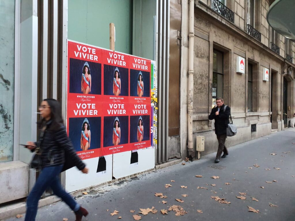 Roger-Vivier-affichage-sauvage-tapage-medias-street-guerilla-marketing-campagne-publicitaire-paris