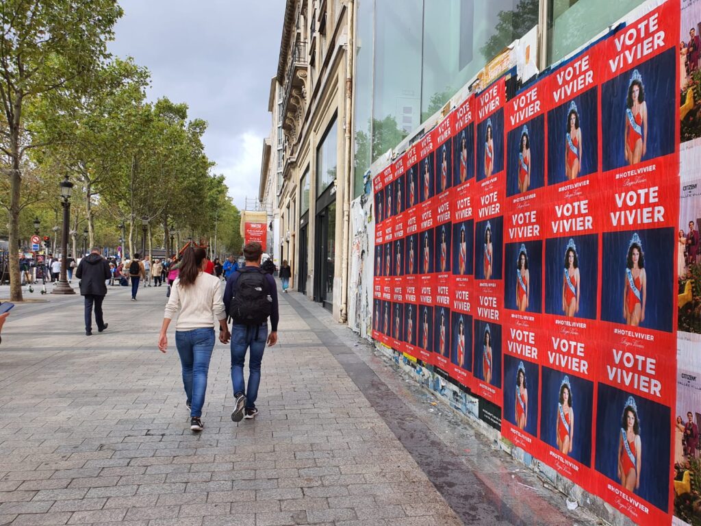 Roger-Vivier-affichage-sauvage-tapage-medias-street-guerilla-marketing-campagne-publicitaire-communication