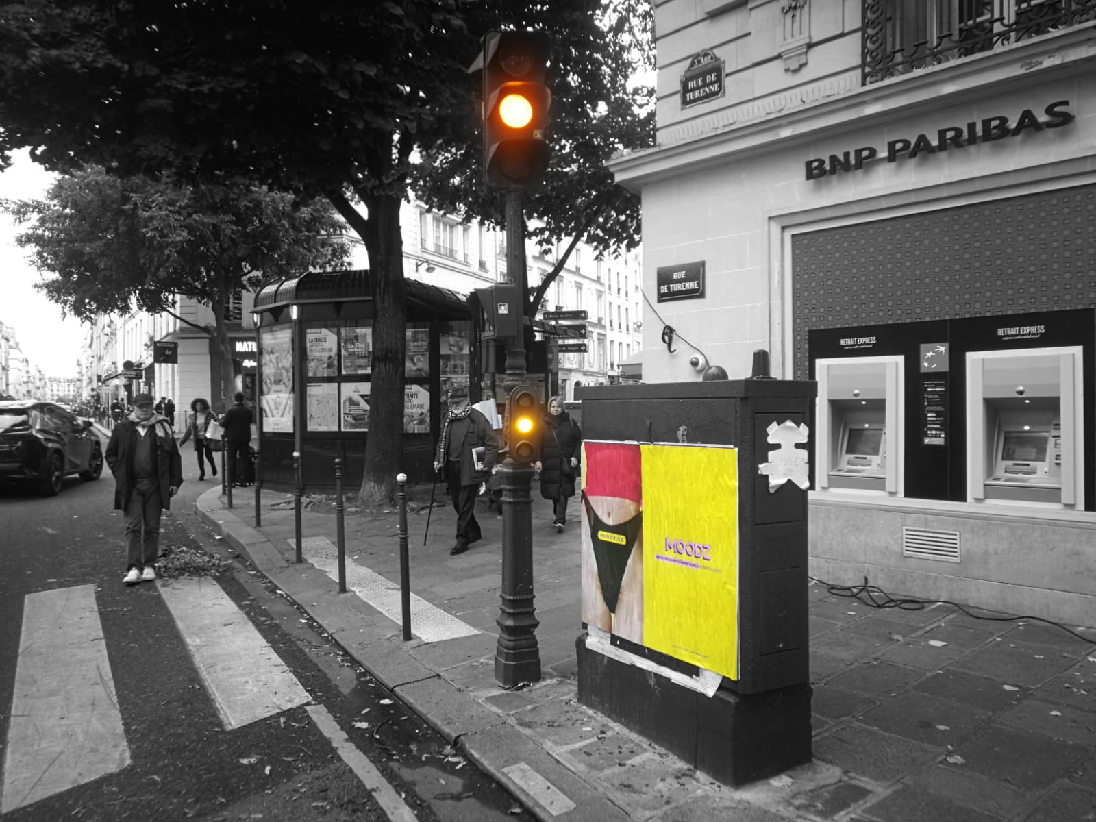 Moodz-affichage-sauvage-tapage-medias-street-guerilla-marketing-campagne-publicitaire