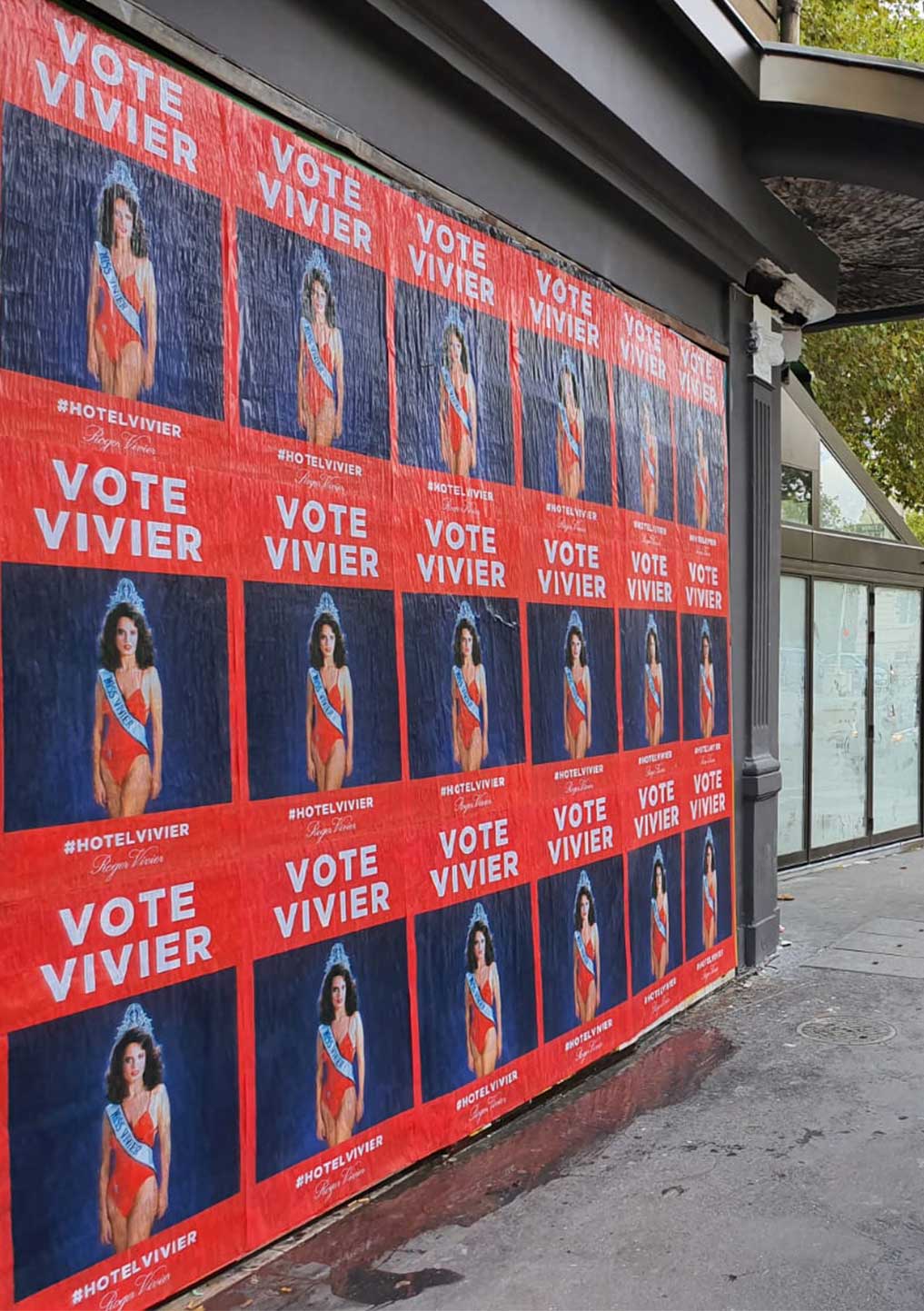 Roger-Vivier-affichage-sauvage-tapage-medias-guerilla-marketing-paris