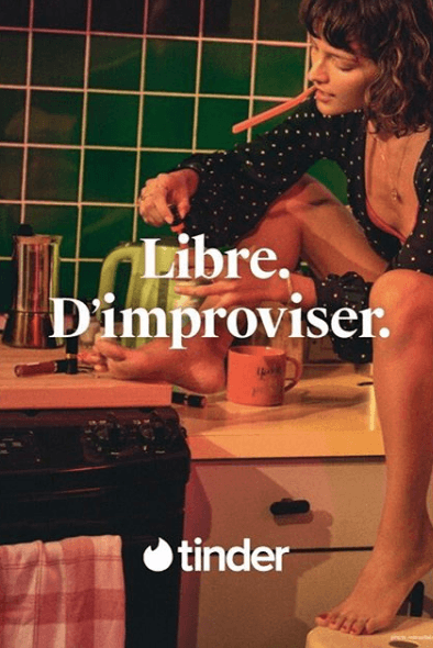 Tinder-affichage-sauvage-tapage-medias-street-guerilla-marketing-campagne-publicitaire-france