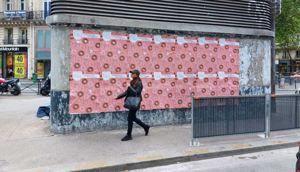 Invisibobble-affichage-sauvage-tapage-medias-guerilla-marketing