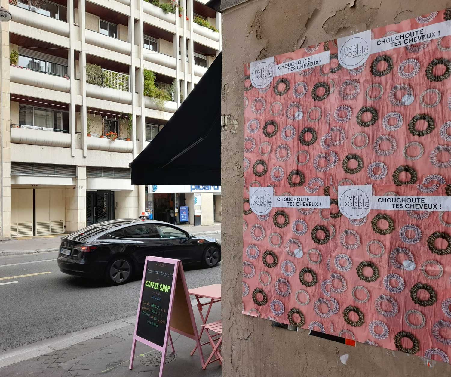 Invisibobble-affichage-sauvage-tapage-medias-street-guerilla-marketing-campagne-publicitaire-france