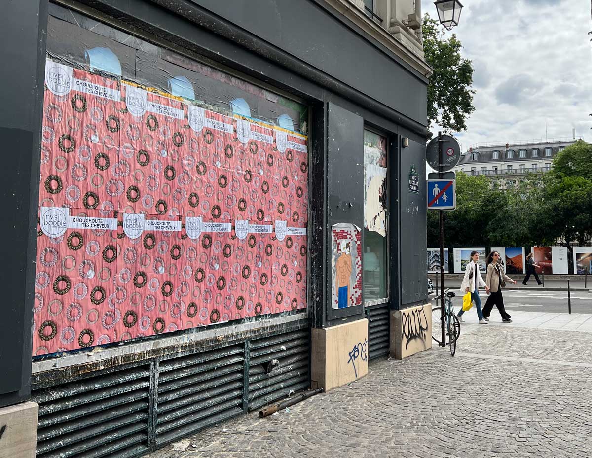 Invisibobble-affichage-sauvage-tapage-medias-street-guerilla-marketing-campagne-publicitaire-paris