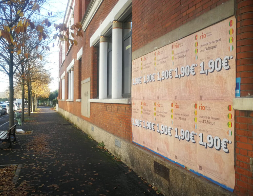 Ria-affichage-sauvage-libre-tapage-medias-guerilla-marketing-seine-saint-denis