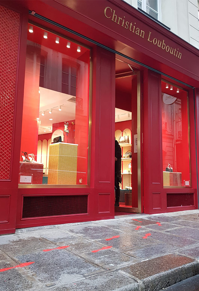 Christian-louboutin-clean-tag-tapage-medias-guerilla-marketing-paris