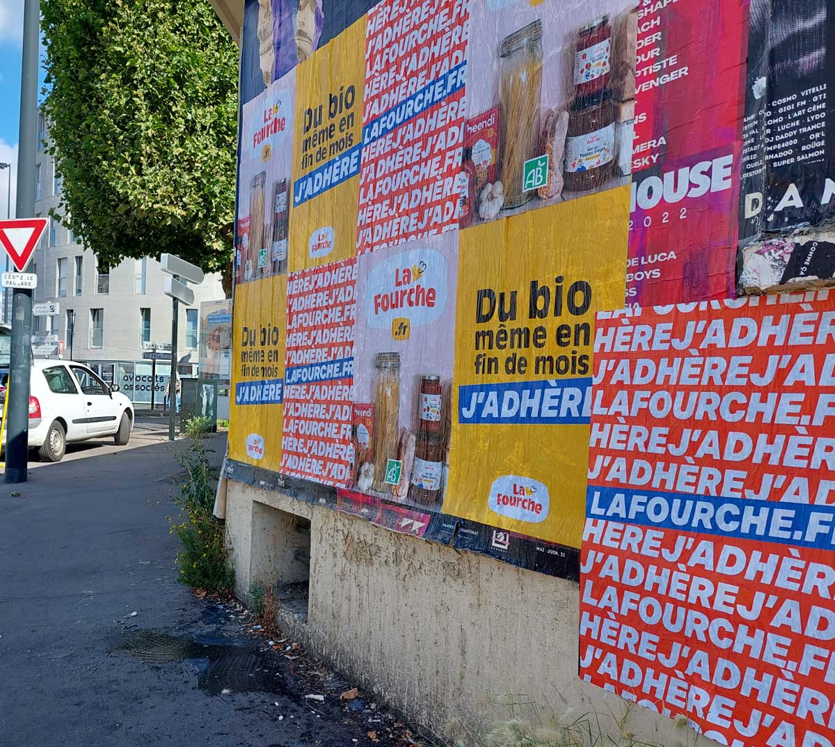 La-fourche-affichage-sauvage-libre-tapage-medias-street-guerilla-marketing-campagne-publicitaire