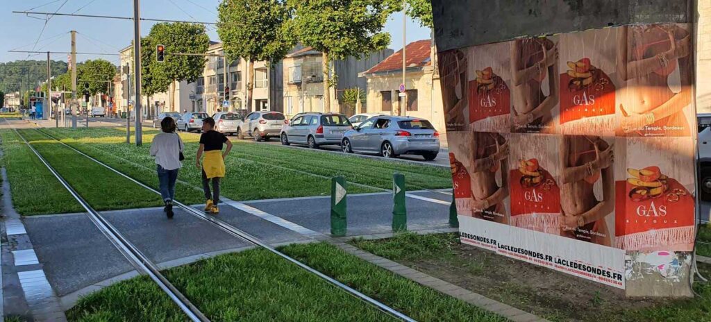 Gas-bijoux-affichage-sauvage-tapage-medias-street-guerilla-marketing-campagne-publicitaire-france