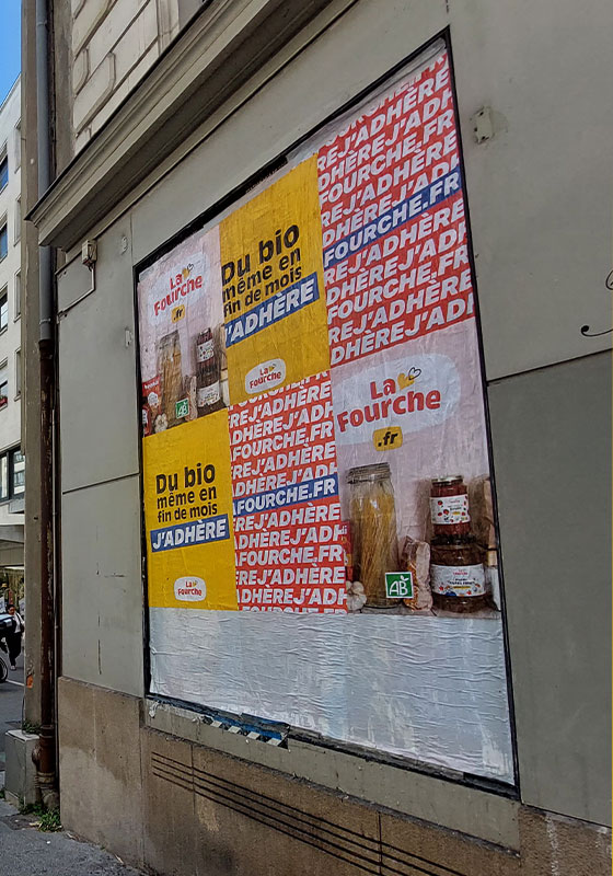 La-fourche-affichage-sauvage-libre-tapage-medias-guerilla-marketing-nantes