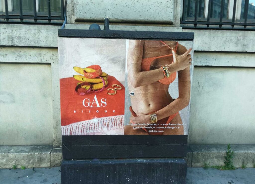 Gas-bijoux-affichage-sauvage-tapage-medias-street-guerilla-marketing