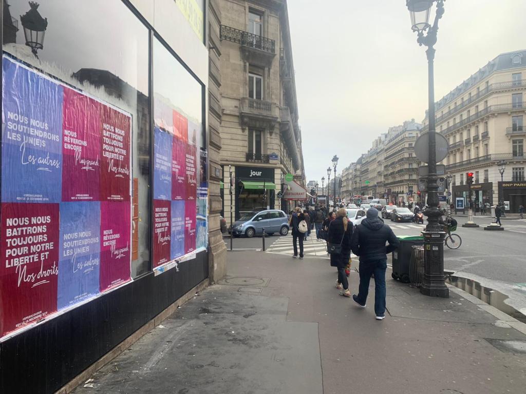 aufeminin-affichage-sauvage-tapage-medias-street-guerilla-marketing-campagne-publicitaire-communication