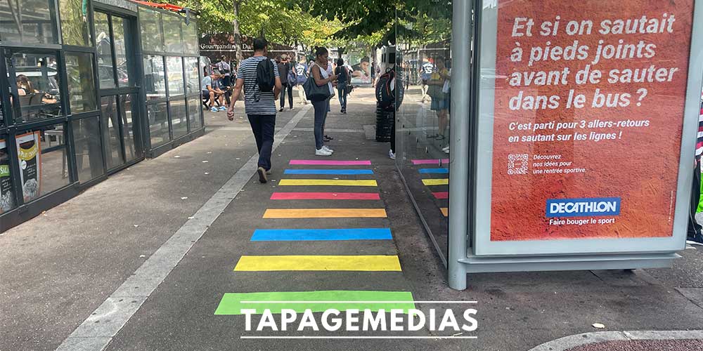 detournement-urbain-abribus-guerilla-marketing-tapage-medias